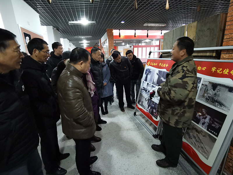 屯溪區(qū)委辦黨支部、屯溪城建投公司黨支部聯(lián)合開展主題黨日共建活動