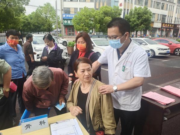 百姓健康系我心，黨員服務(wù)進社區(qū)