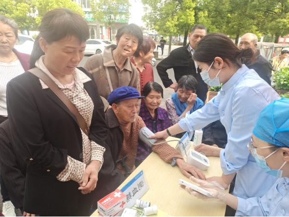 百姓健康系我心，黨員服務(wù)進社區(qū)